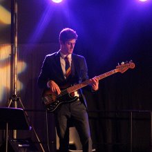 Gutsy Guitarists Perform Solo Concert Gutsy Guitarists Perform Solo Concert