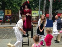 Actors Take Wonderland To Edinburgh Actors Take Wonderland To Edinburgh